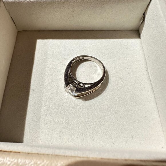 Vintage Sterling Silver S925 RingSize 6 1/2 W/ CZ Stone & Geometric Side Accents - Picture 6 of 13